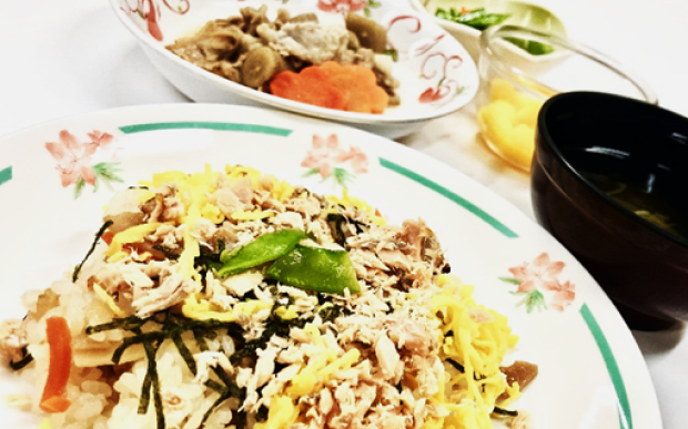 管理栄養士の栄養ケアに基づき、 季節感を大切にした、召し上がりやすいお食事